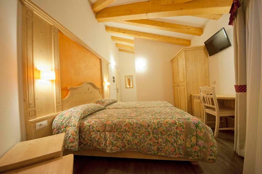 אוסנה Hotel Niagara מראה חיצוני תמונה