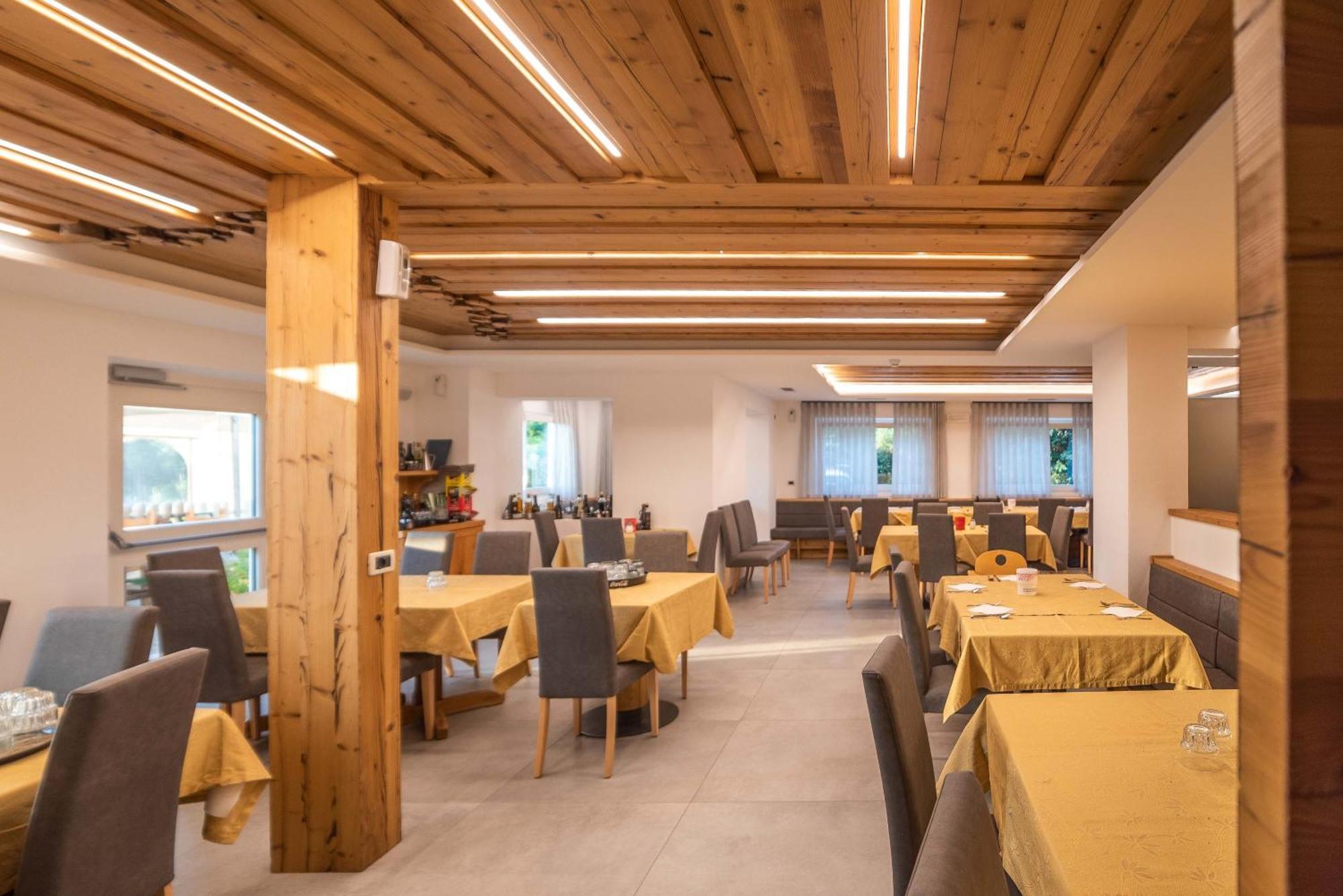 אוסנה Hotel Niagara מראה חיצוני תמונה